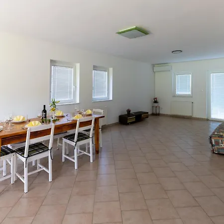 Apartma Luketovi Vojscica